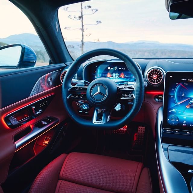 Doživite vožnjo z nove perspektive. 
#MercedesBenz #MercedesAMG