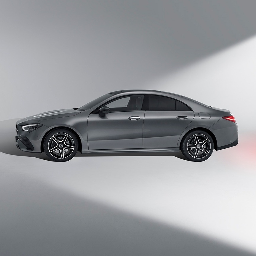 Posebna omejena serija vozil CLA AMG Edition. Z bogato opremo po izjemni ceni. 
Obiščite salone Mercedes-Benz in odkrijte CLA v posebni ponudbi.