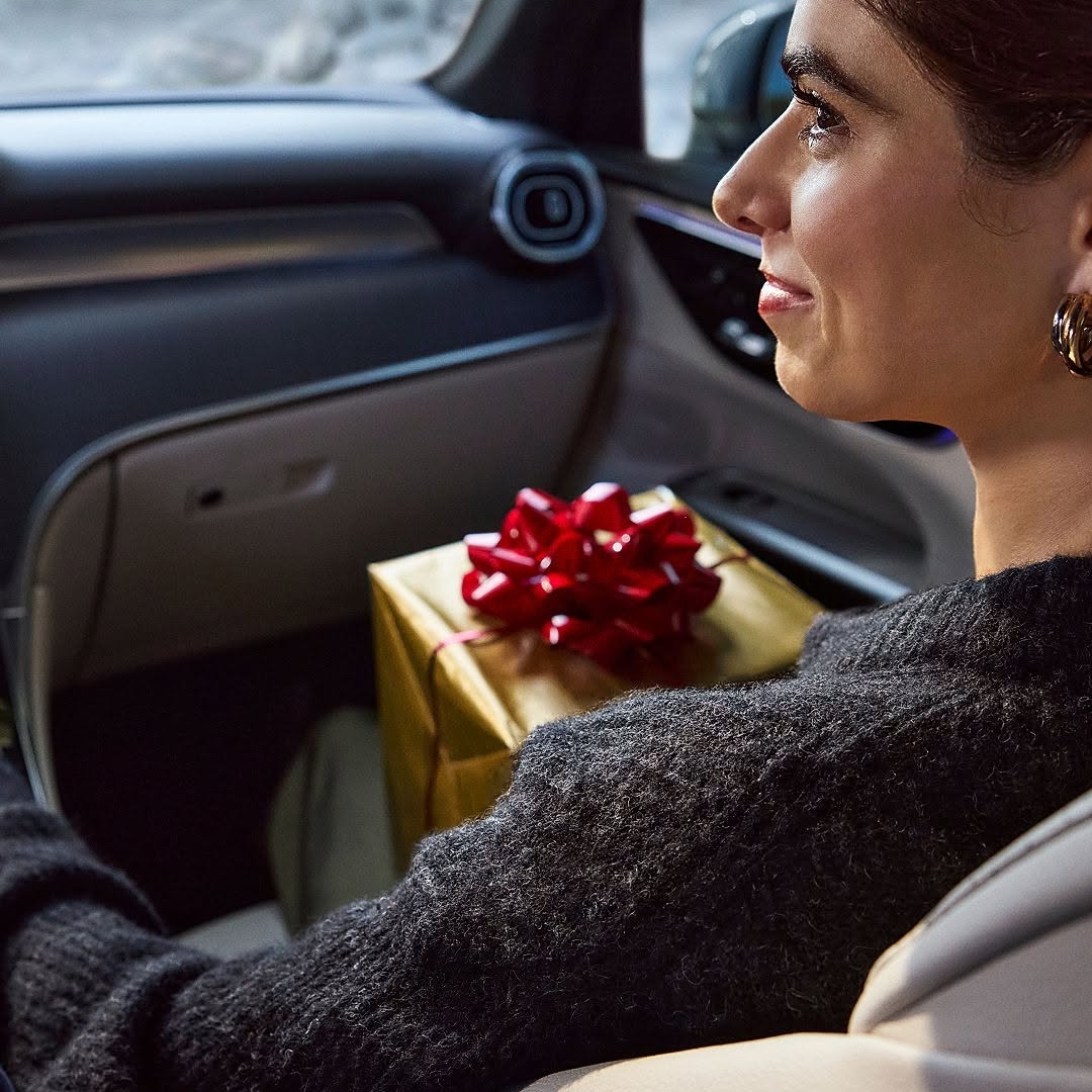 Tik pred prazniki je čas, da si vzamemo trenutek zase.
Za družino, mir in poti, ki jih prevozimo brez skrbi.

Mercedes-Benz vam želi prijetne praznične dni. 🎁✨
#MercedesBenz