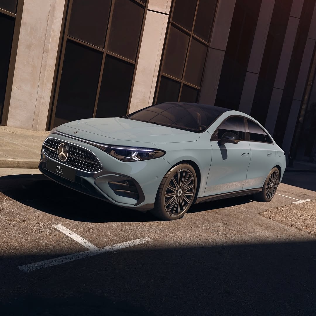 Magnet za poglede. 
Spoznajte Mercedes-Benz CLA v salonih Mercedes-Benz. 
#MercedesBenz