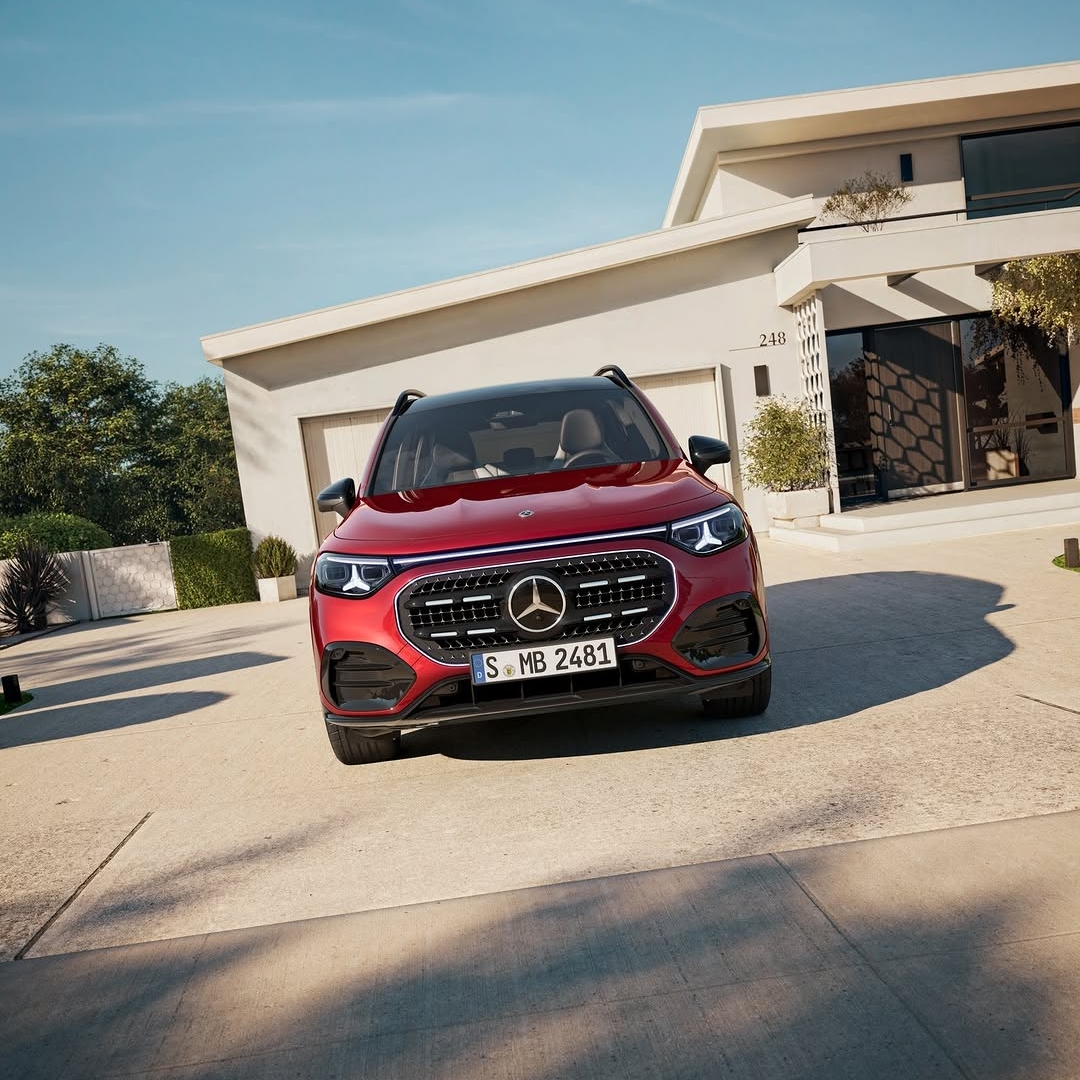 Novi prednji del #GLB izraža pogum, prepoznavnost in karakter – eleganten, močan in poln samozavesti.
#MercedesBenz