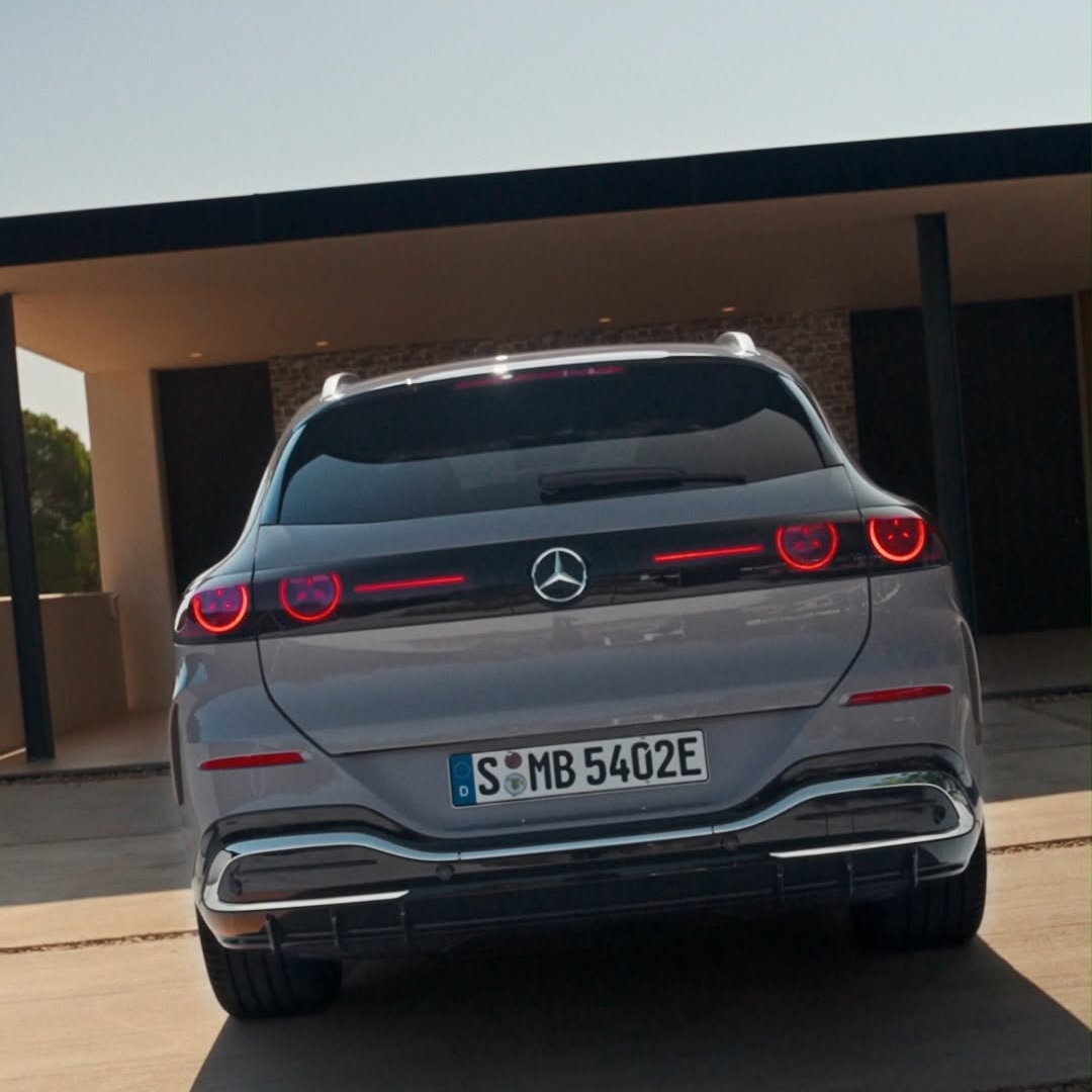 Ko električna mobilnost sreča premijski vsakdan. 
Novi Mercedes-Benz #GLC. 
#MercedesBenz