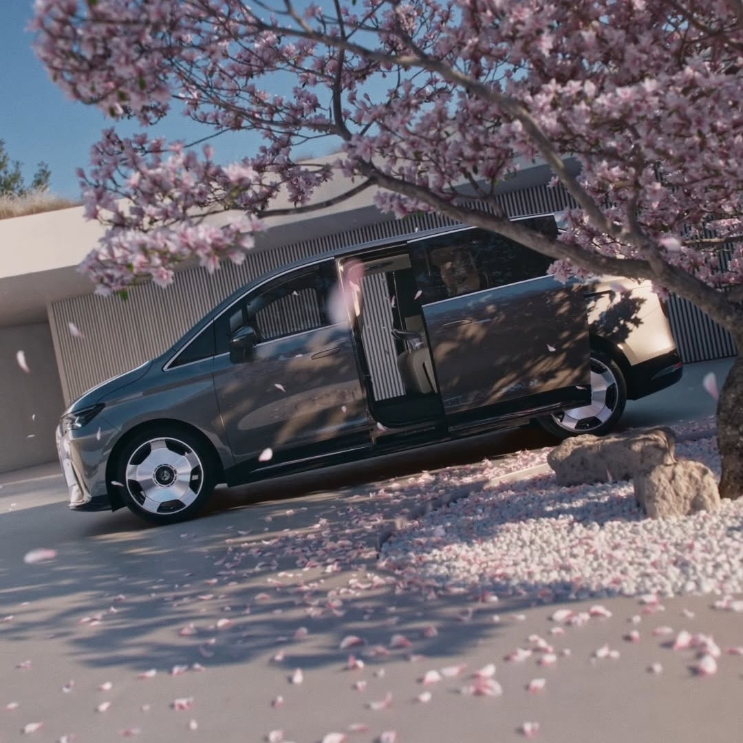 Oblikovan z našim pionirskim duhom na novo definira prostor in udobje ter prinaša novo, prelomno raven vsestranskosti in inovacij.
Novi Mercedes-Benz VLE.
#MercedesBenz