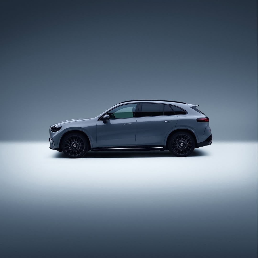 Električna mobilnost v svoji najbolj prepričljivi obliki.
Odkrijte novi Mercedes-Benz #GLC.