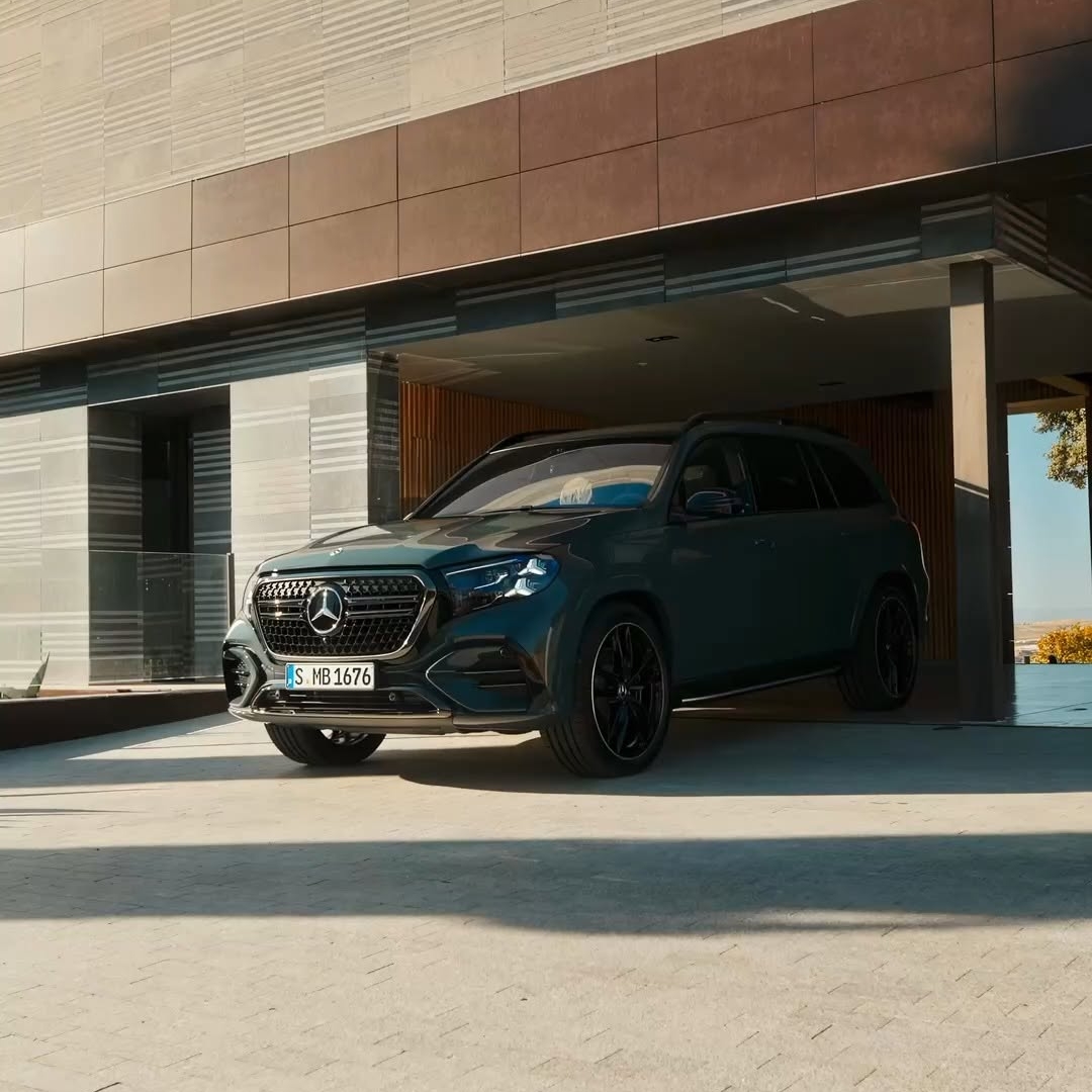 Novi GLS – prefinjen, samozavesten in izjemno prostoren.
Tudi ob polnem urniku vsaka vožnja ostaja mirna in osredotočena. Premišljeno oblikovanje se prepleta z napredno tehnologijo, od inteligentnih asistenčnih sistemov do vrhunske zabave za potnike...