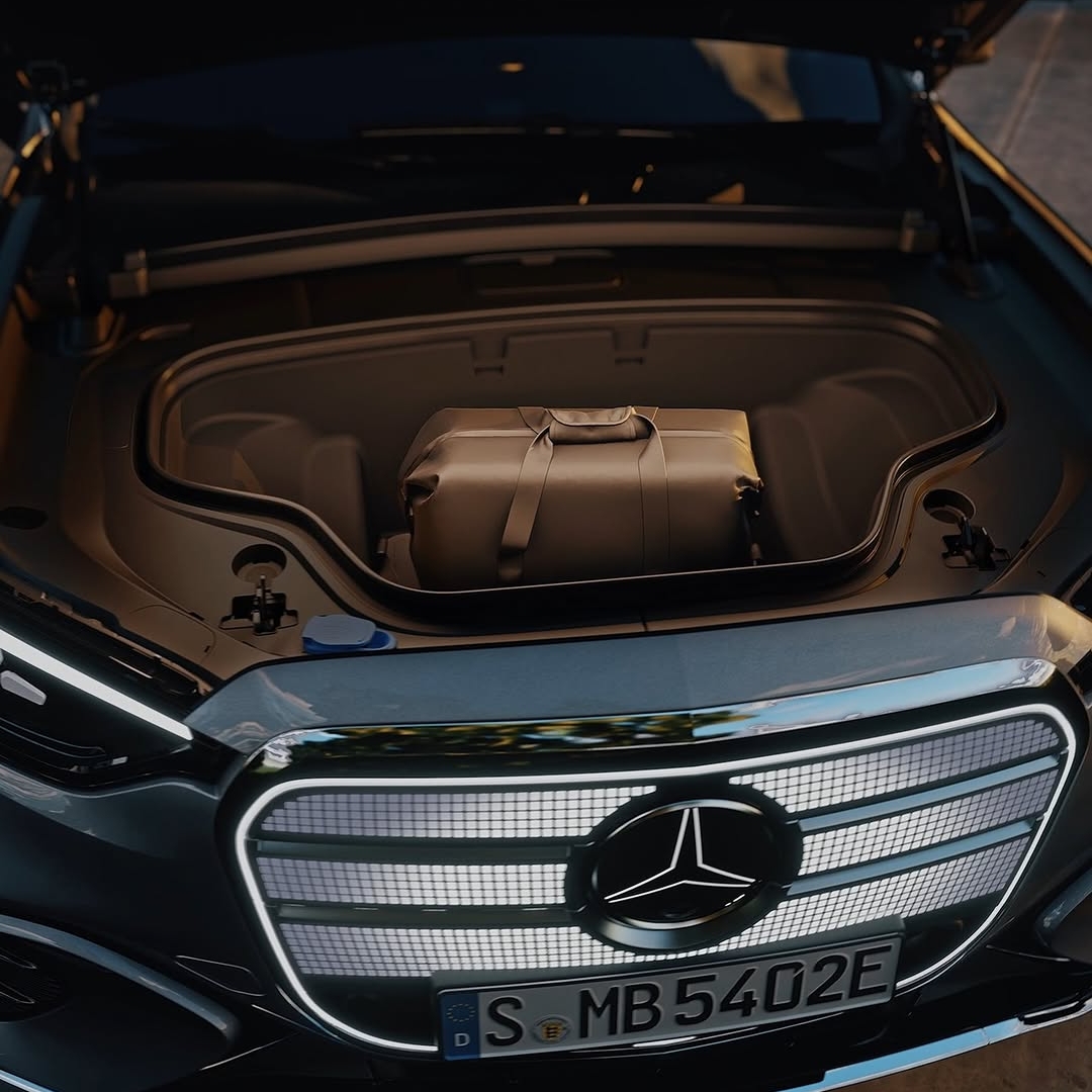 Z največjim frunkom v svojem razredu (do 128 L) ponuja #GLC dovolj prostora ne le za polnilne kable in potovalne torbe, medtem ko pametno zasnovan prtljažni prostor z nastavljivim dnom zagotavlja še dodatno prilagodljivost.