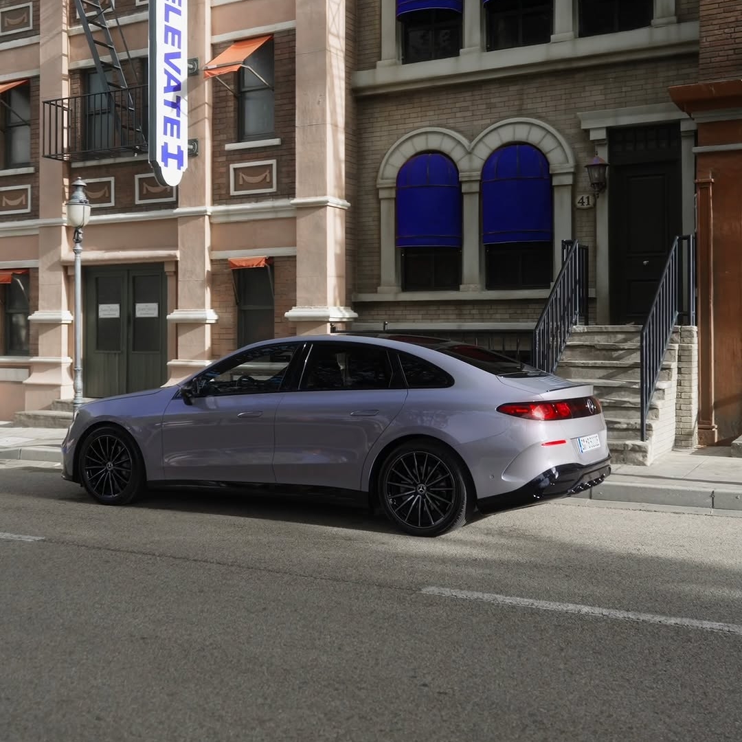 Novi električni razred C prinaša idealno ravnovesje med zmogljivostjo, udobjem in inteligenco, hkrati pa ponuja izjemen doseg v realnih razmerah in vrhunsko vozniško izkušnjo.
#MercedesBenz #CClass