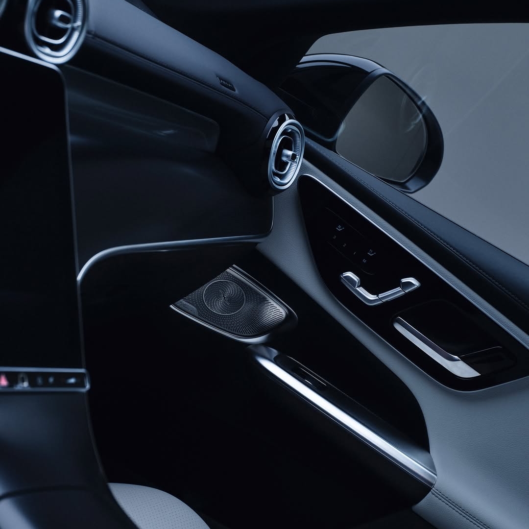 Prefinjeni materiali in skrbno izbrane teksture ustvarjajo ambient, ki izžareva umirjeno eleganco in samozavest.
Odkrijte novi električni Mercedes-Benz GLC.
#MercedesBenz #GLC