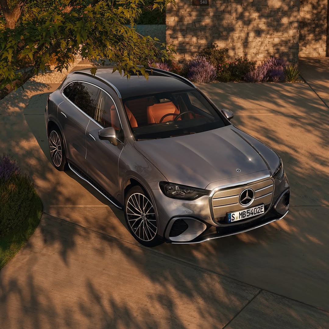 Prihodnost je električna. In nosi ime GLC.
Novi električni GLC je Luksuzni terenec leta, po izboru časnika Finance.

Združuje ikonično Mercedes-Benz oblikovanje, vrhunsko udobje in napredno električno tehnologijo v novo dimenzijo prefinjene SUV izkuš...