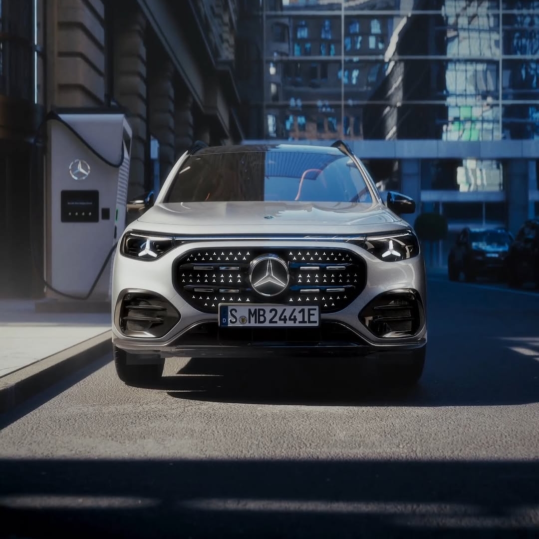 Drzen videz. Izrazit značaj. Brezkompromisna vsestranskost.
Odkrijte novi GLB v salonih Mercedes-Benz.
