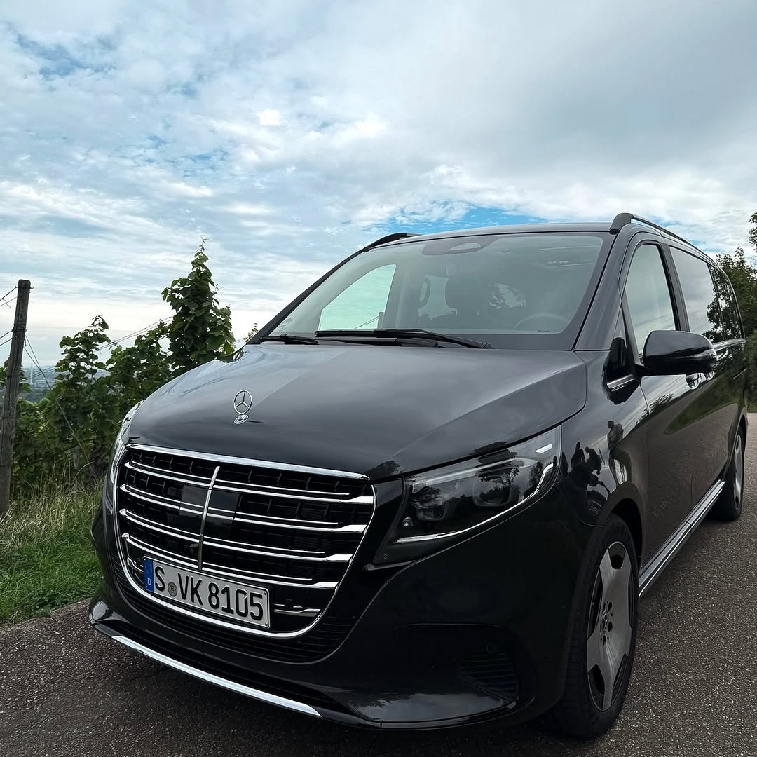 Prostor, kjer se lahko sprostite. Prostor, kjer lahko ustvarjate in delate. Prostor za poti, ki ostanejo v spominu.
Mercedes-Benz razred V.