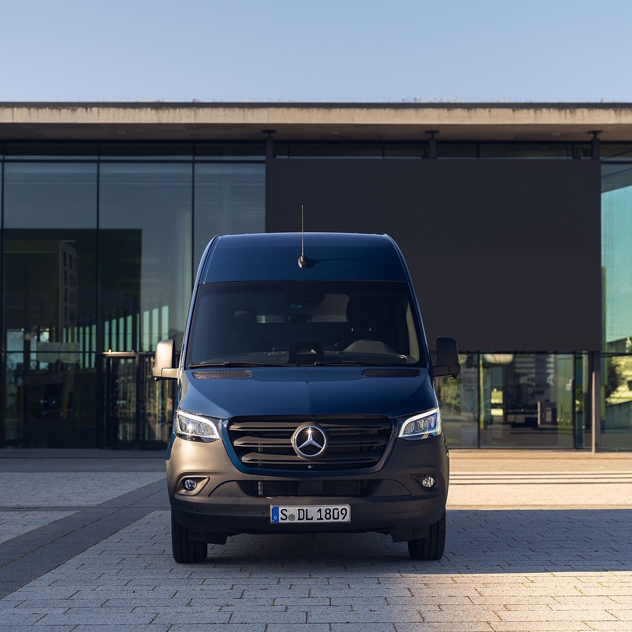 Vrhunska kakovost izdelave, dolga življenjska doba in učinkovito delovanje.
Odkrijte odlično ponudbo vozil Sprinter na zalogi: https://bit.ly/4yyanze