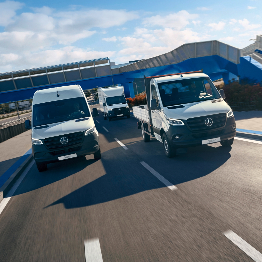 Ne glede na to, ali potrebujete prostor za tovor, udoben prevoz ljudi ali vozilo, prilagojeno vašemu delu, Mercedes-Benz Sprinter ponuja številne možnosti, da ga prilagodite svojemu poslu.