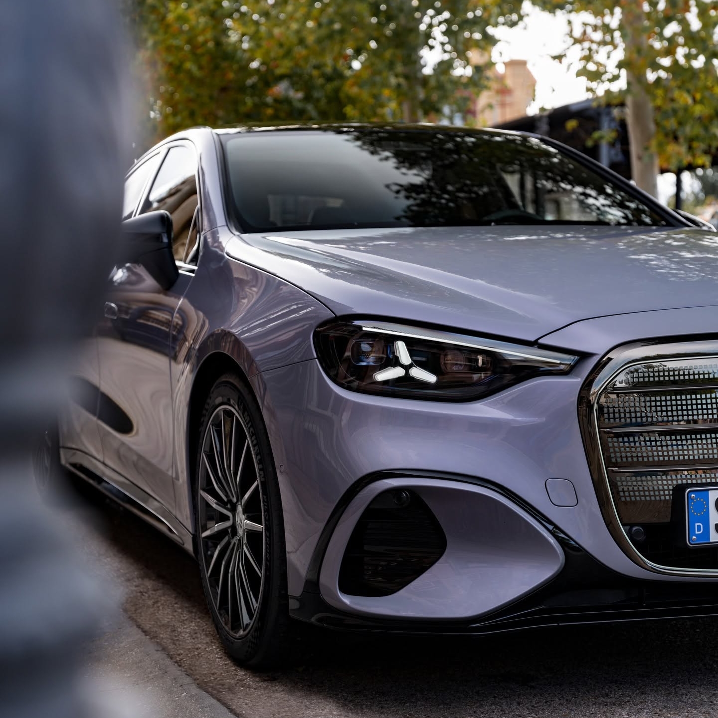 Odlična izbira za vsak dan. Z elegantnim videzom, veliko udobja in dovolj dosega tudi za daljša potovanja.
Novi električni Mercedes-Benz razred C.